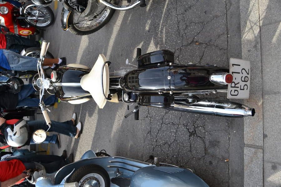 Salida de la XVIII Concentración de Motos Clásicas de Pinos Puente