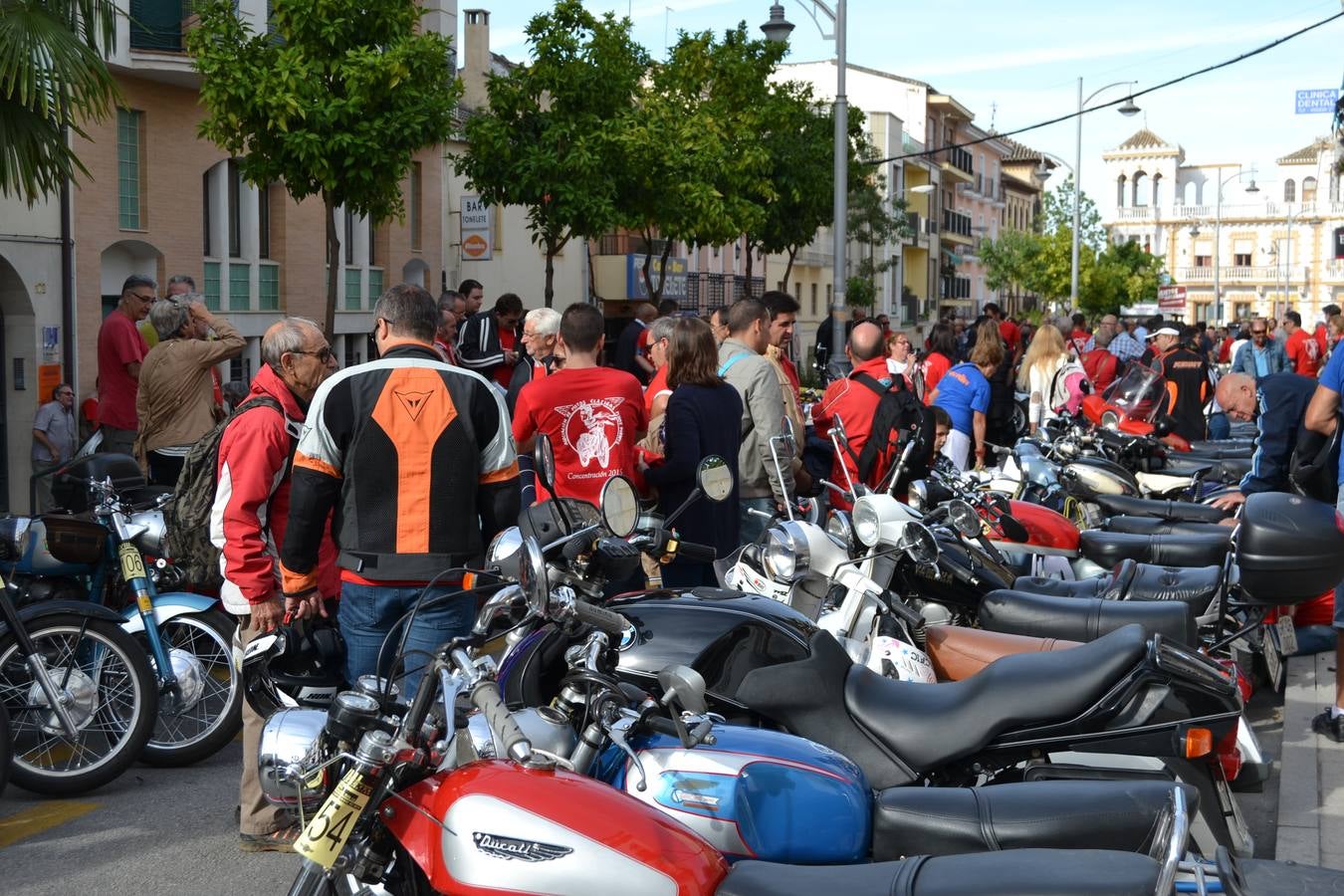 Salida de la XVIII Concentración de Motos Clásicas de Pinos Puente