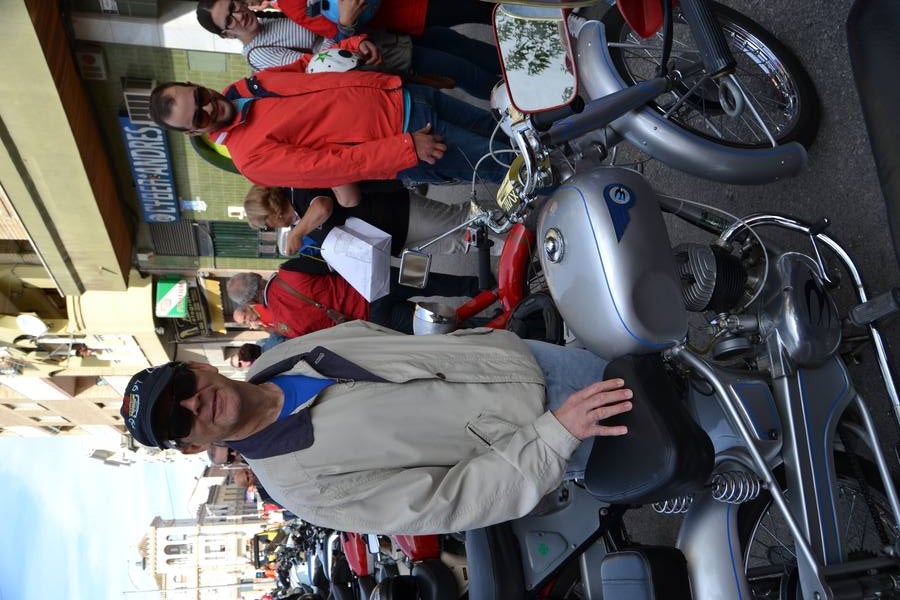 Salida de la XVIII Concentración de Motos Clásicas de Pinos Puente