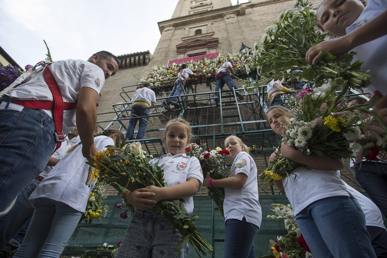 Ofrenda floral a la Virgen de las Angustias