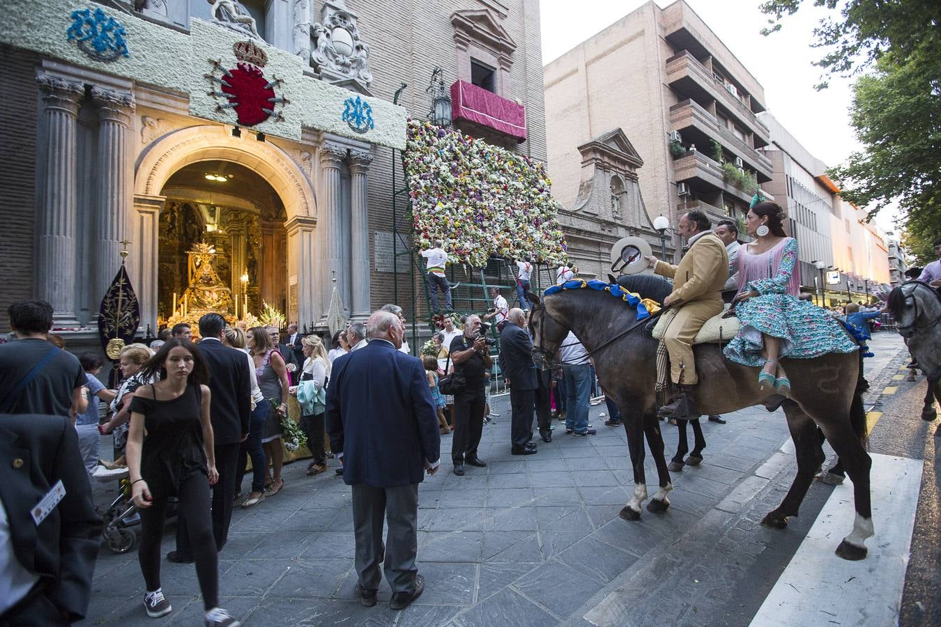 Ofrenda floral a la Virgen de las Angustias