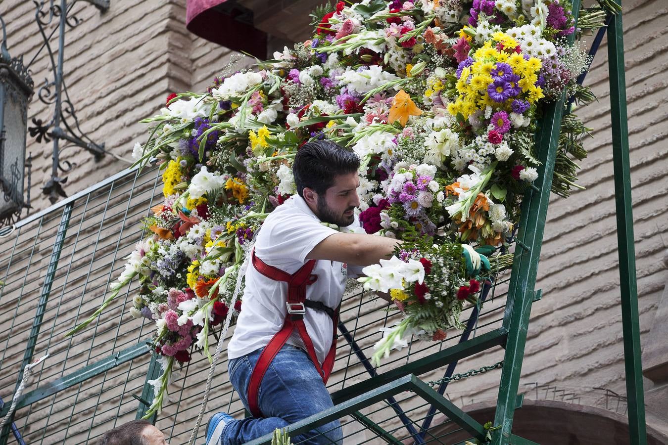 Ofrenda floral a la Virgen de las Angustias