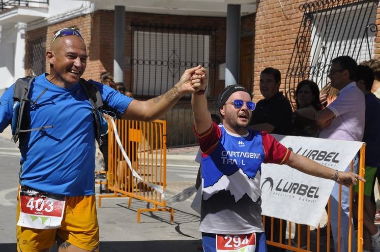 Larrocha y Esther Sánchez ganan la Sagra Sky Race