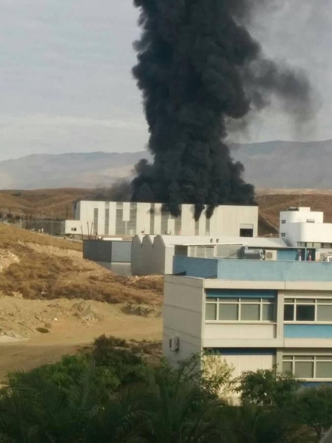 Las imágenes de la explosión en una nave del Parque Tecnológico de Almería