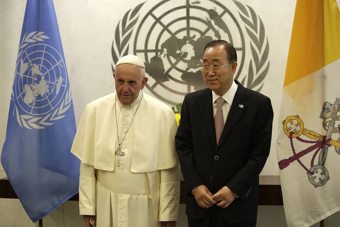 La histórica visita del Papa a las Naciones Unidas. Francisco se dirige a trabajadores de la ONU junto al secretario de Naciones Unidas, Ban Ki Moon.