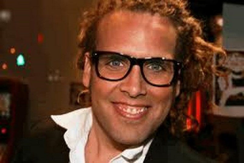 Famosos que llevan gafas y no las necesitan