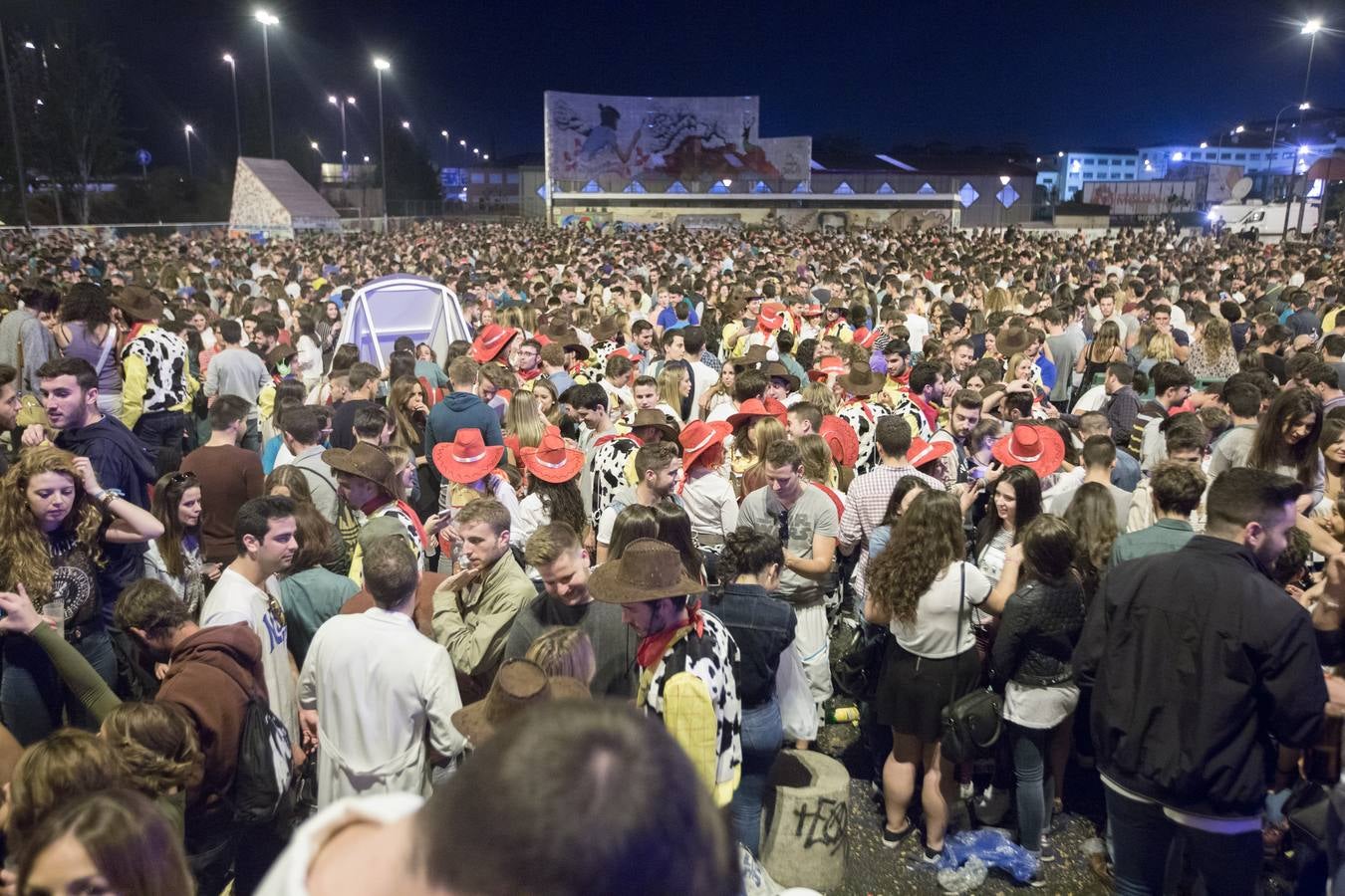Más de tres mil personas en el botellódromo