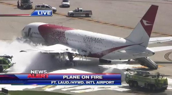 Un avión se incendia cuando iba a despegar de un aeropuerto de Miami