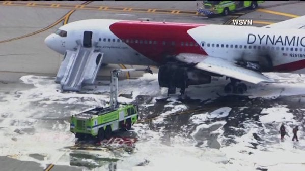 Un avión se incendia cuando iba a despegar de un aeropuerto de Miami