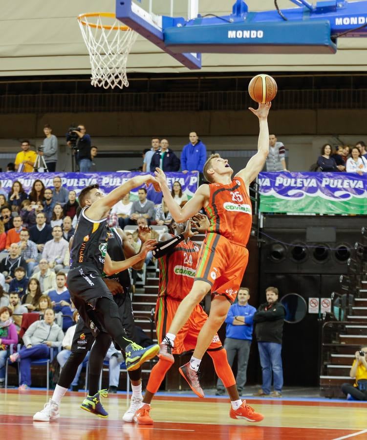 La agonía devuelve el liderato