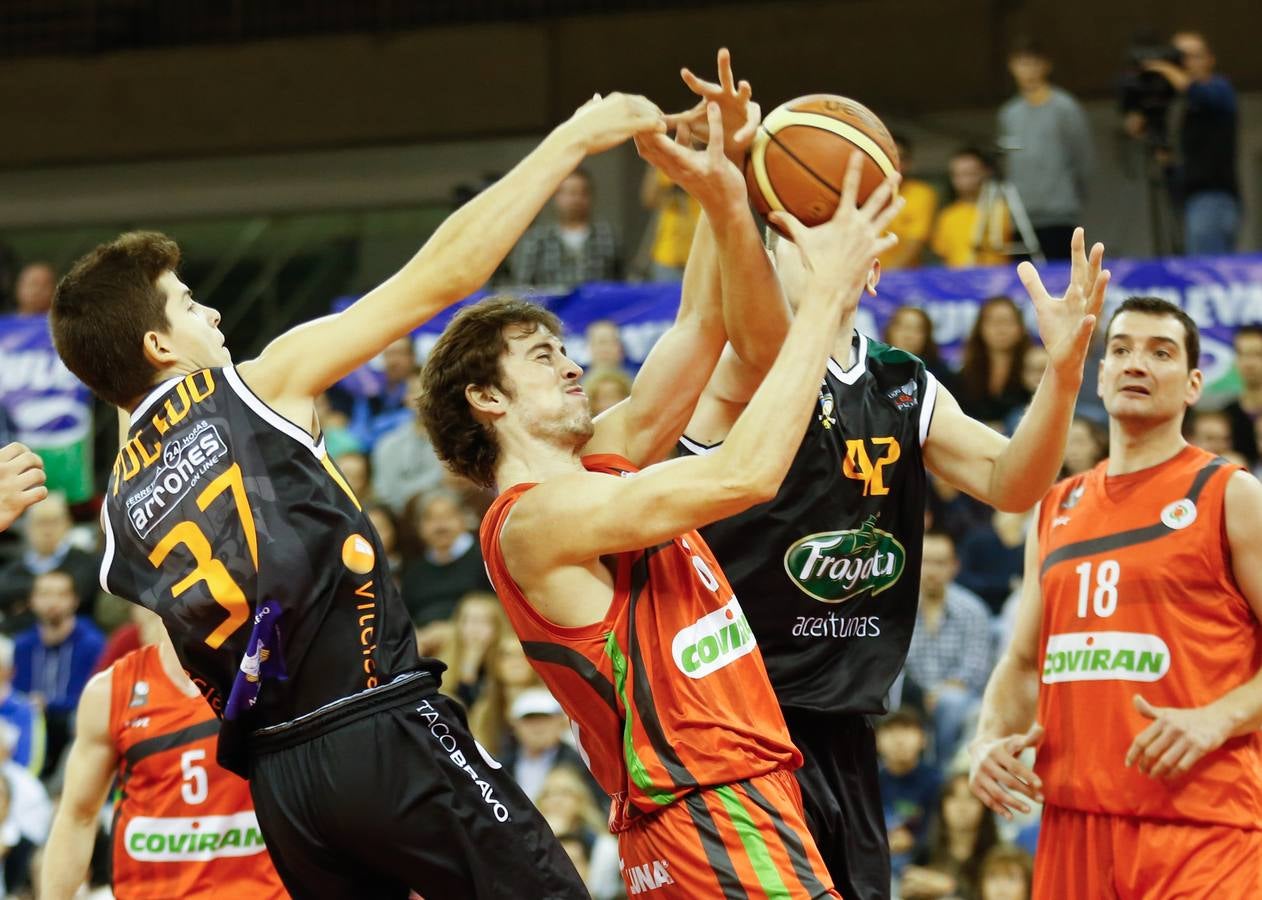 La agonía devuelve el liderato