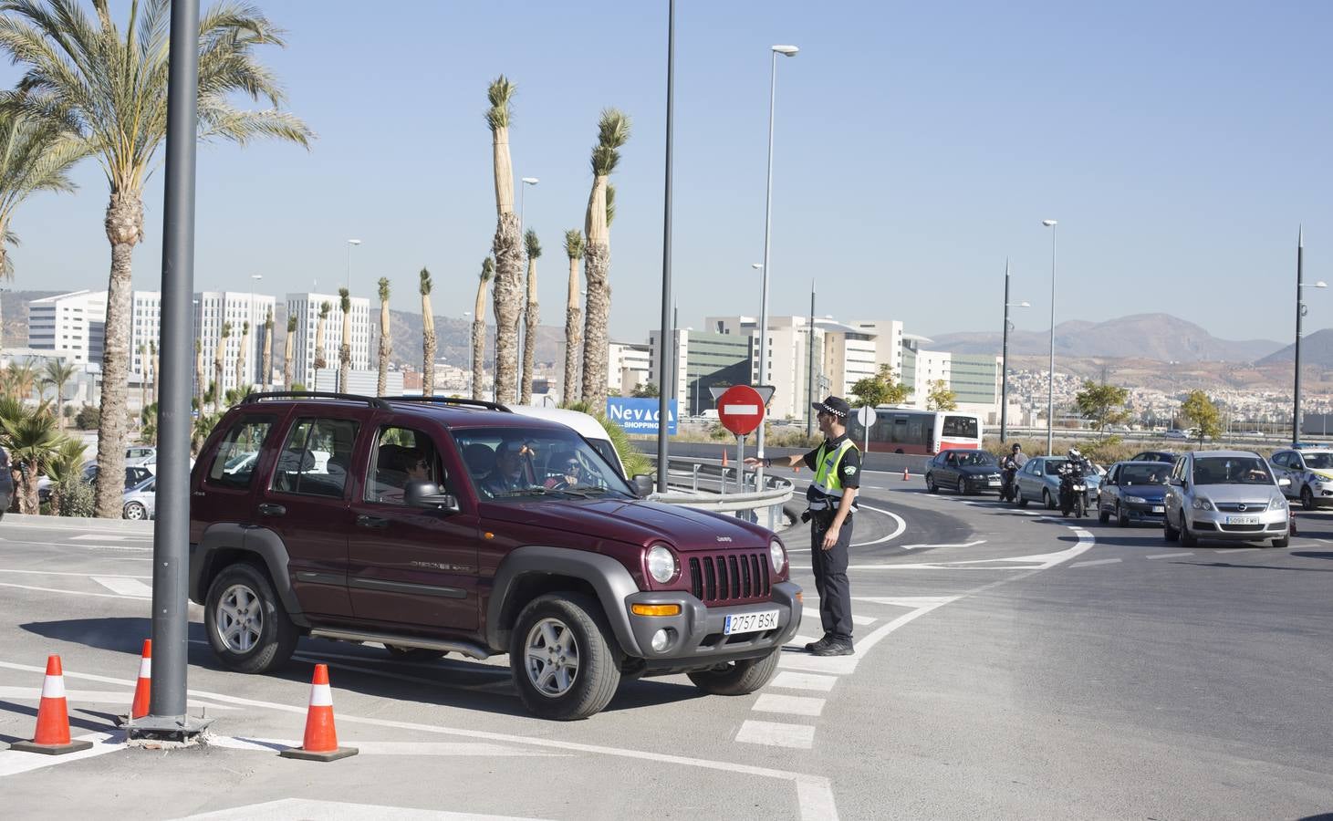 Los accesos al Nevada sufren los primeros atascos serios