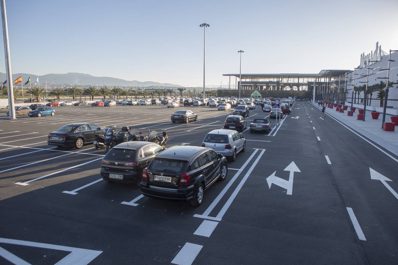 Los accesos al Nevada sufren los primeros atascos serios