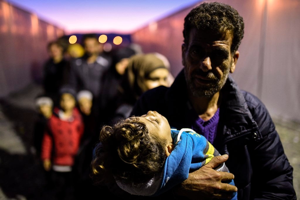 Los refugiados siguen su camino