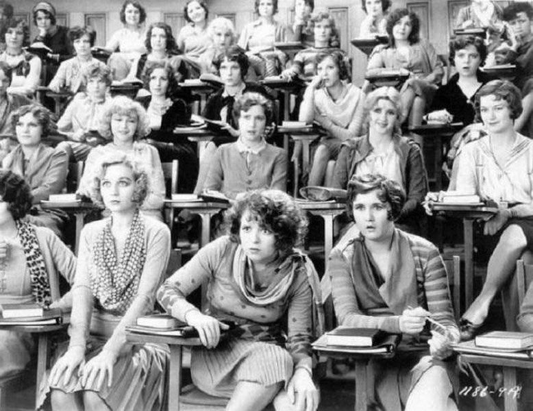 Chicas en una clase magistral de sexología, 1929.