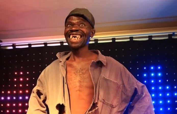 Critican un concurso de feos por premiar a este hombre, &quot;el candidato más guapo&quot;