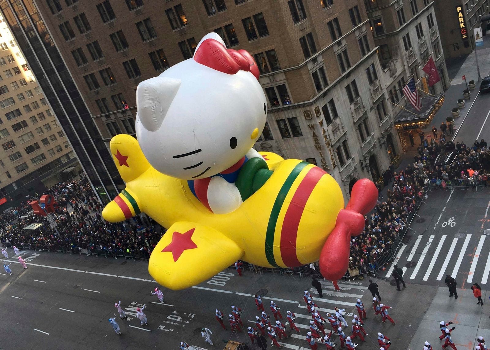 El globo "Hello Kitty" durante el Desfile del Día de Acción de Gracias en la ciudad de Manhattan de Nueva York.