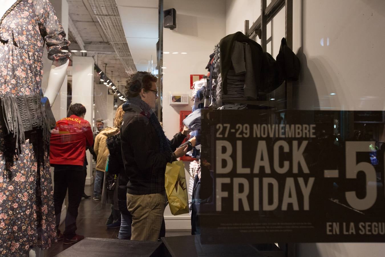 Granada se viste de negro