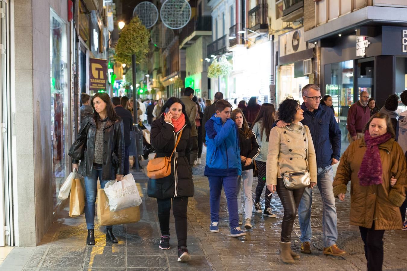 Granada se viste de negro
