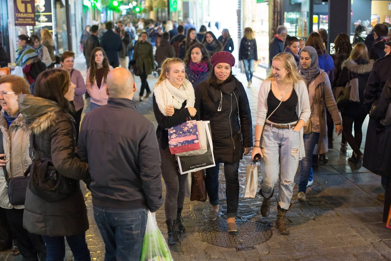 Granada se viste de negro