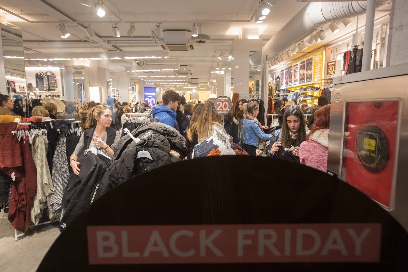 Granada se viste de negro