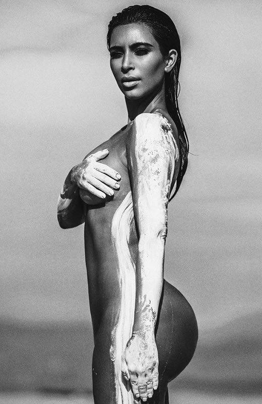 Las fotos de Kim Kardashian desnuda en el desierto
