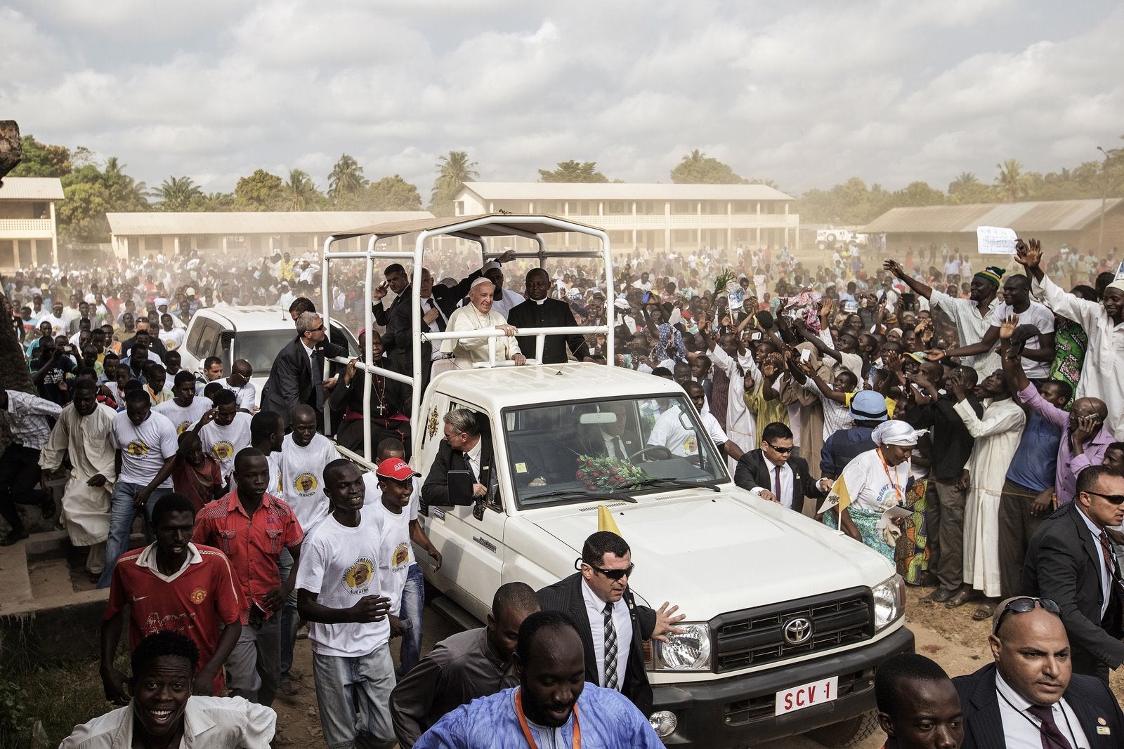 El Papa mientras visita la escuela Koudoukou.