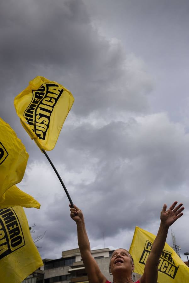 Opositores durante el cierre de campaña electoral en Venezuela.