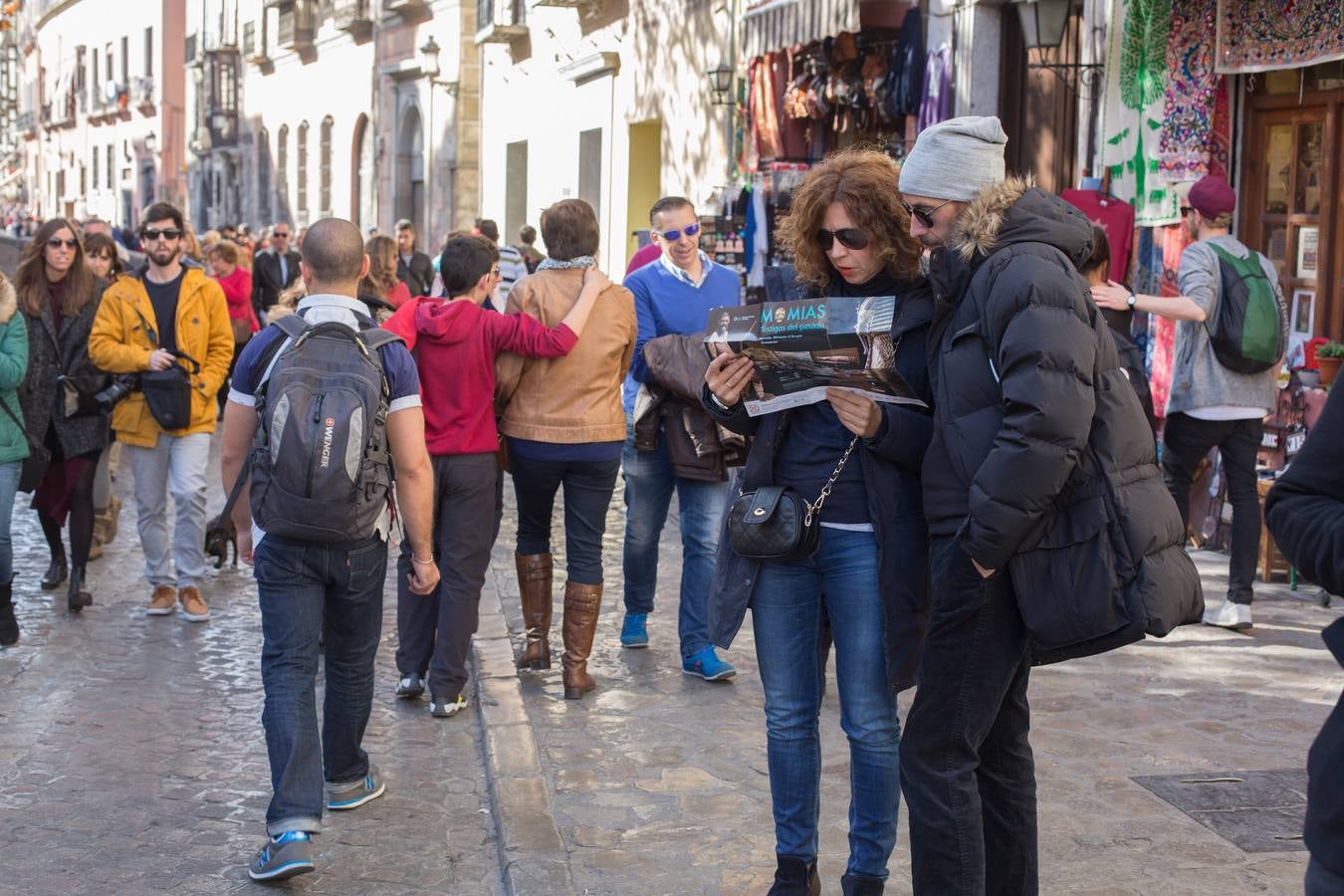 Los turistas llenan Granada en un &#039;puente&#039; de la Constitución marcado por el buen tiempo