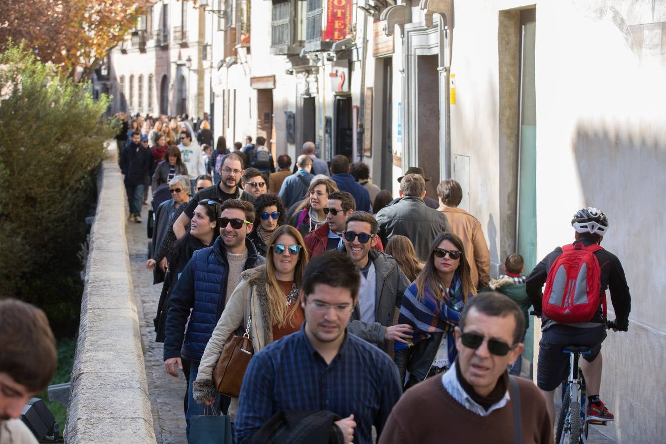 Los turistas llenan Granada en un &#039;puente&#039; de la Constitución marcado por el buen tiempo