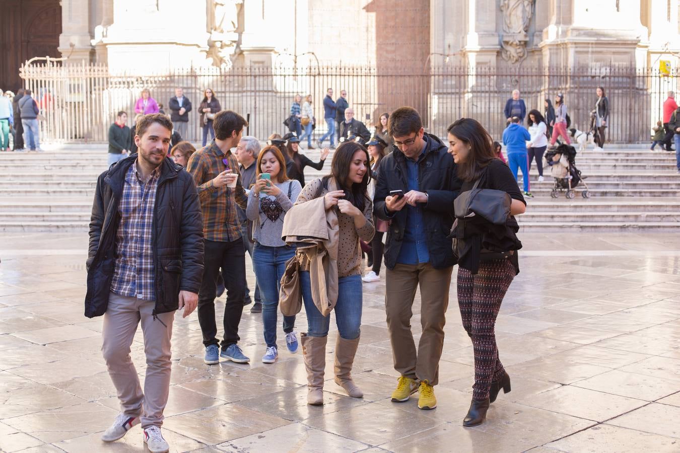 Los turistas llenan Granada en un &#039;puente&#039; de la Constitución marcado por el buen tiempo