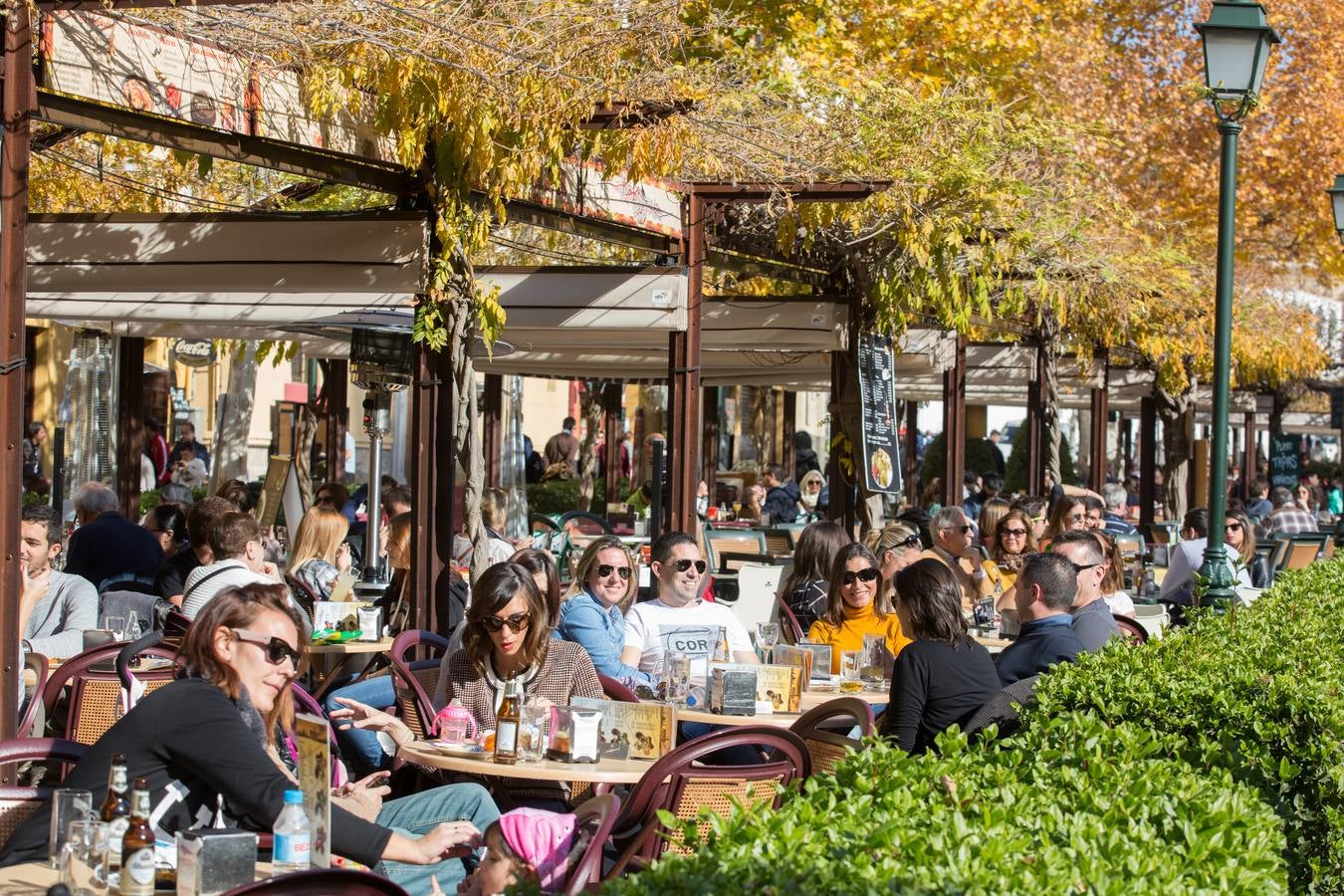 Los turistas llenan Granada en un &#039;puente&#039; de la Constitución marcado por el buen tiempo