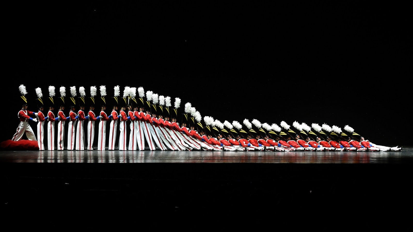 “Desfile de los Soldados de madera" durante el 2015 Radio City Christmas Spectacular en el Radio City Music Hall.