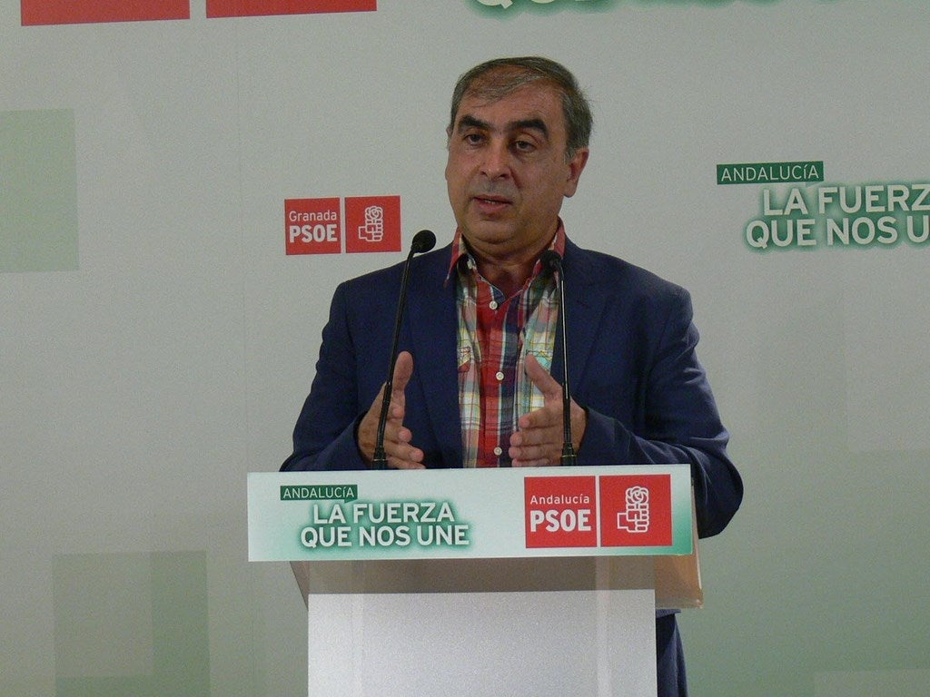 José Martínez Olmos (PSOE). Nació: Guadix, 1958. Formación: Licenciado en Medicina y Cirugía por la UGR.Último cargo: Diputado en el Congreso en la última legislatura. Concejal de Sanidad y Servicios Sociales de Guadix (1983-1986), concejal de Servicios Generales de Granada (1992-1995), director general de Farmacia del Ministerio de Sanidad (2004-2005). Y secretario general de Sanidad (2005-2011).