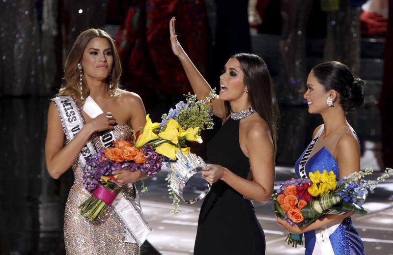 Las fotos del esperpento de Miss Universo: coronan a Miss Colombia en lugar de Miss Filipinas