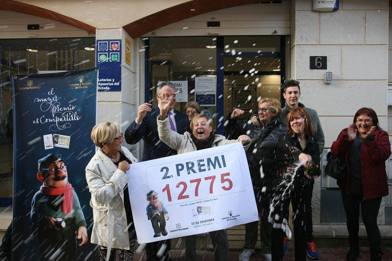 El éxtasis de alegría de los ganadores de la Lotería de Navidad