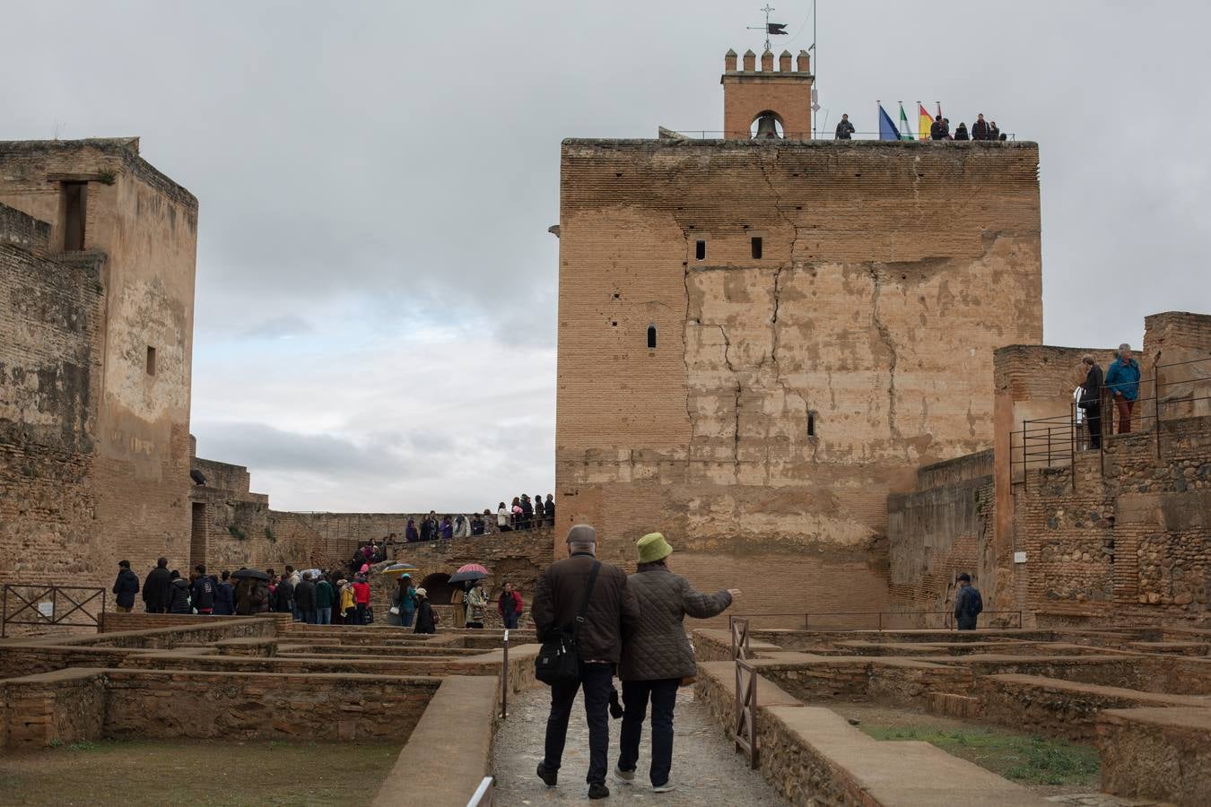 La Torre de la Vela se llena de candidatas para tocar la campana