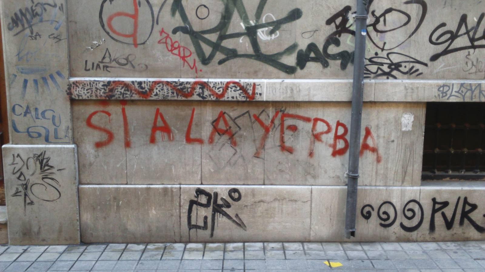 Graffitis granadinos que dañan la vista