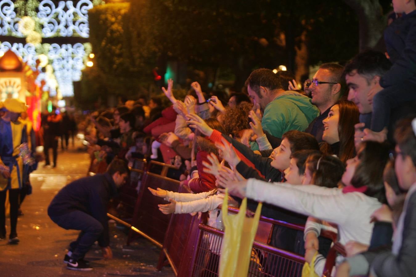 Los Reyes Magos reparten ilusión en Almería