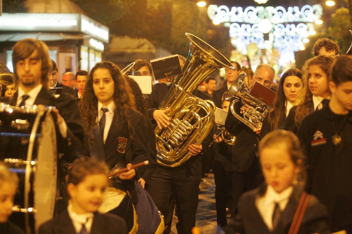 Los Reyes Magos reparten ilusión en Almería