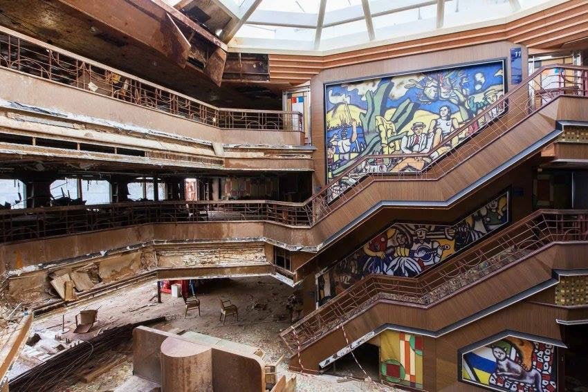 Así quedó el Costa Concordia: las escalofriantes imágenes de su interior tras el naufragio