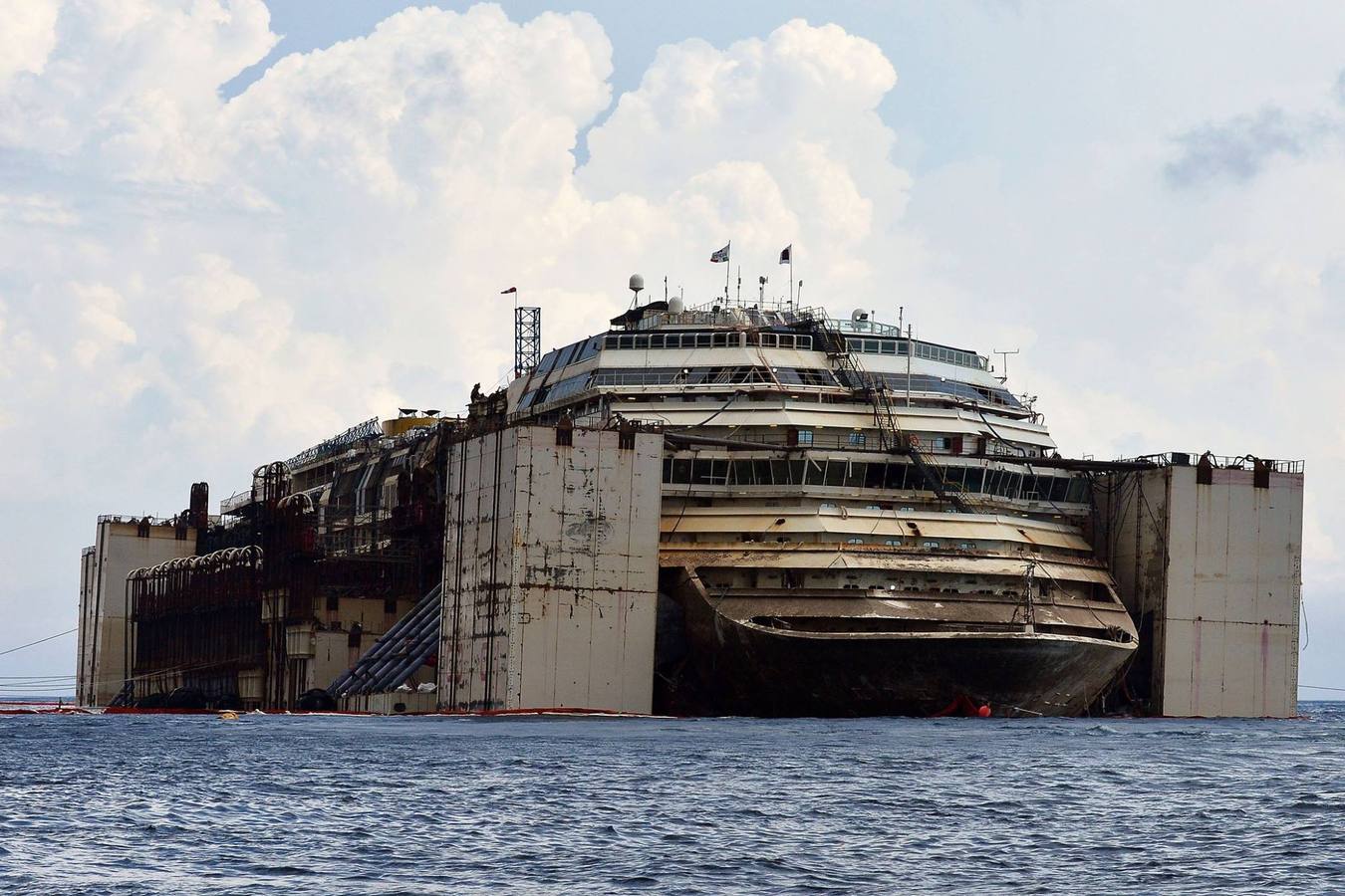 Así quedó el Costa Concordia: las escalofriantes imágenes de su interior tras el naufragio