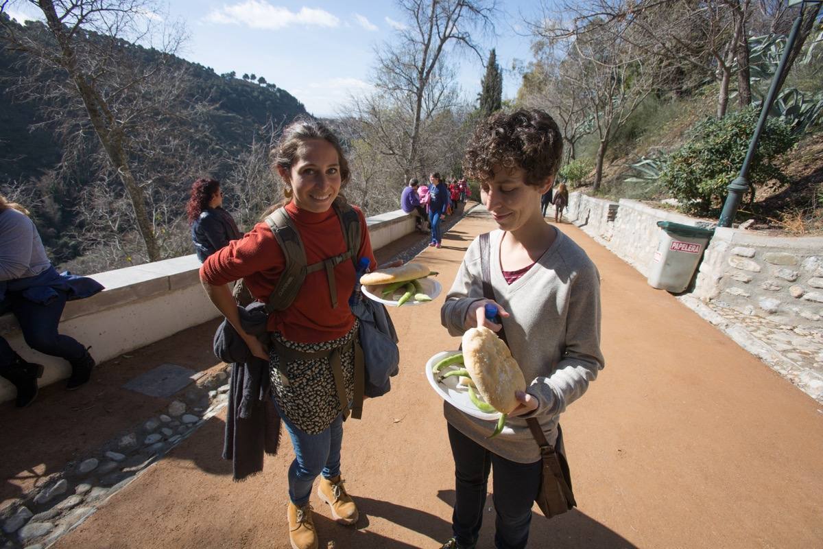 Un millar de granadinos participa en el Sacromonte en la romería de su patrón