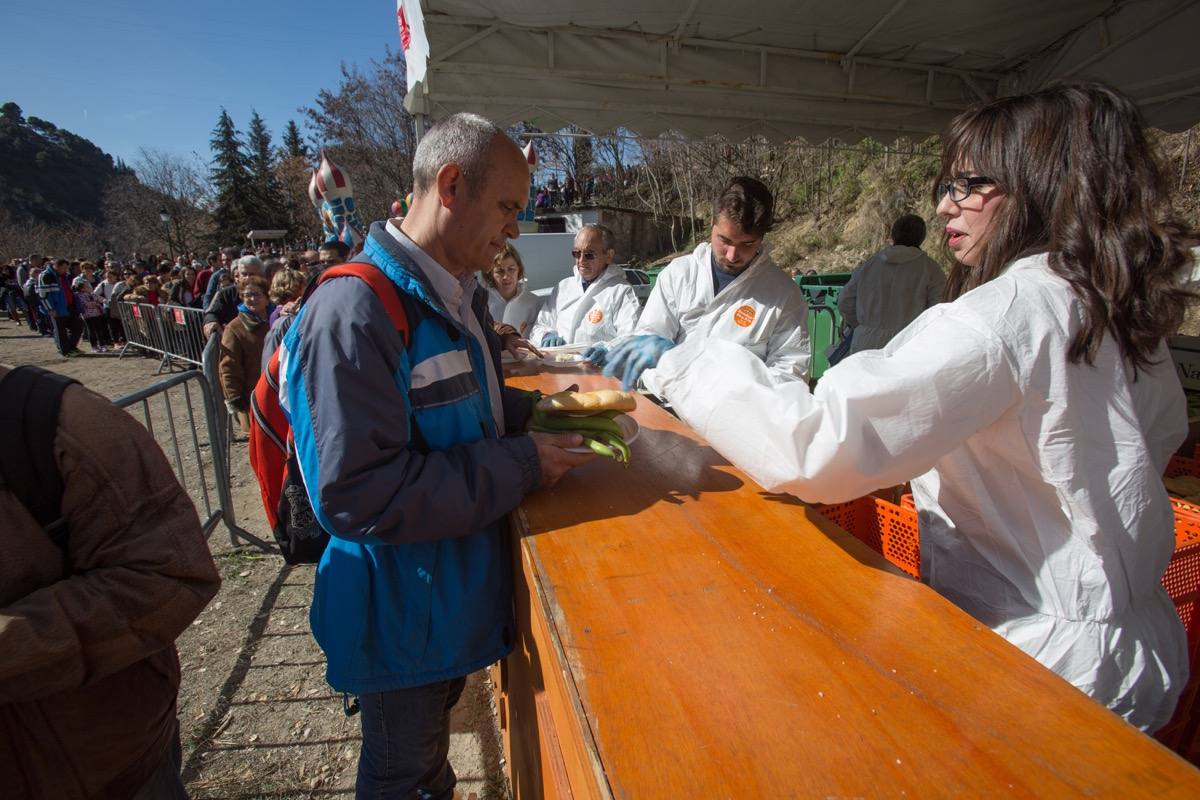 Un millar de granadinos participa en el Sacromonte en la romería de su patrón