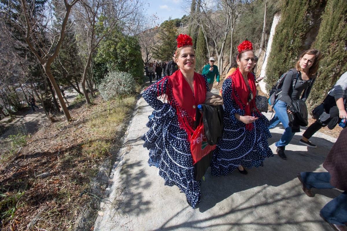 Un millar de granadinos participa en el Sacromonte en la romería de su patrón