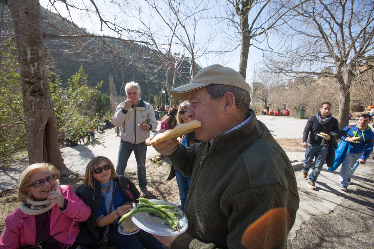 Un millar de granadinos participa en el Sacromonte en la romería de su patrón
