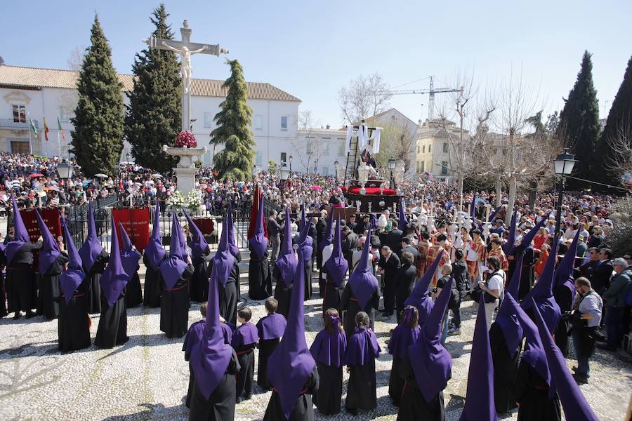 Las imágenes del Viernes Santo de Granada, en directo