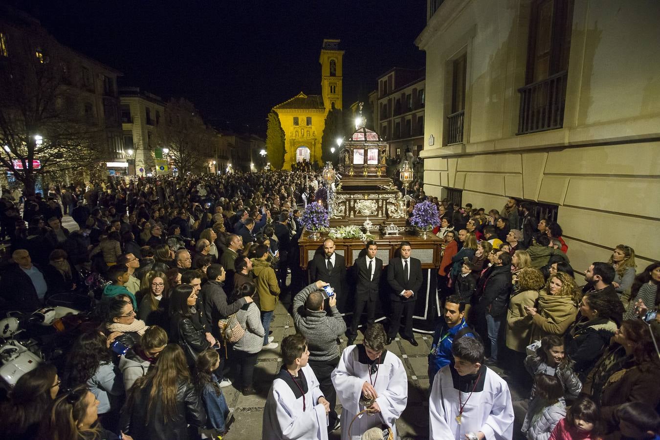 La procesión oficial