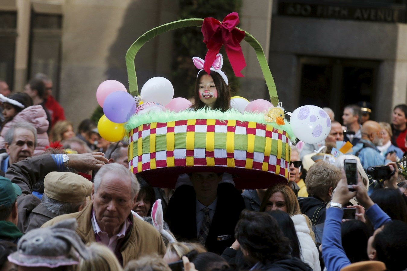 Desfile anual Festival de Pascua y Bonnet a lo largo de la 5ª Avenida de Nueva York .