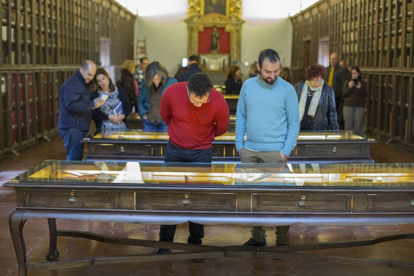 La Biblioteca del Hospital Real reúne ediciones antiguas y raras de Cervantes